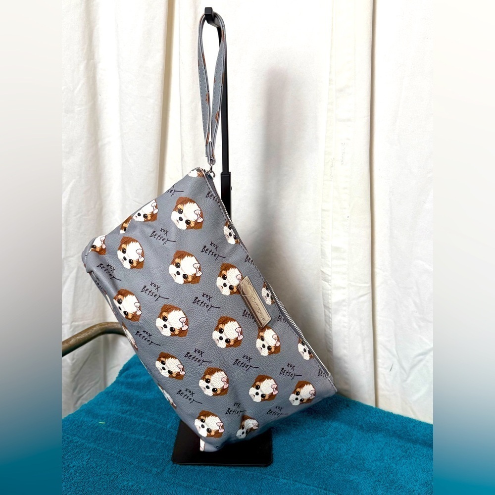 Betsey Johnson Large Wristlet Cosmetic Make-Up‎ Bag Case Gray Dog Puppy VGUC